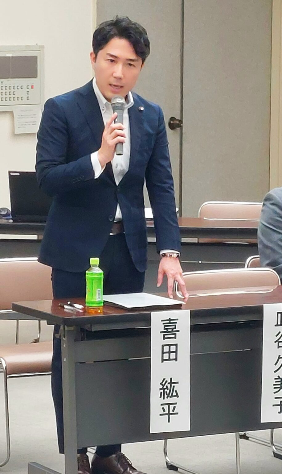 昨夜は、委員長を務めております地方創生調査特別委員会で議会報告会を開催させていただき、多くの方々がご参加くださいました。 福山市議会議員